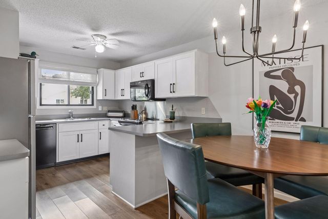 7680 13th Street N, Oakdale, MN 55128
