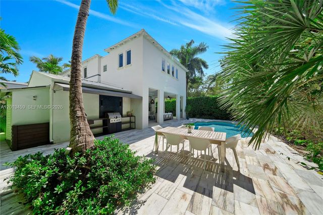 1281 S Venetian Way, Miami, FL 33139