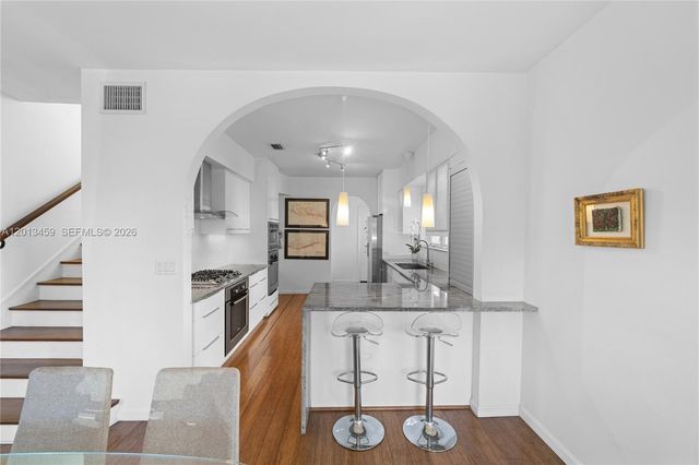 1281 S Venetian Way, Miami, FL 33139