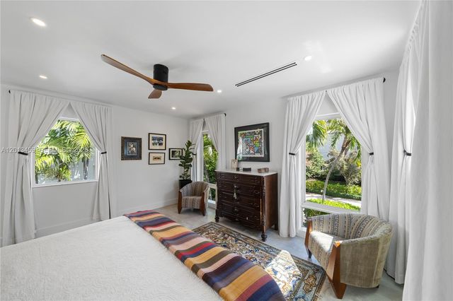 1281 S Venetian Way, Miami, FL 33139