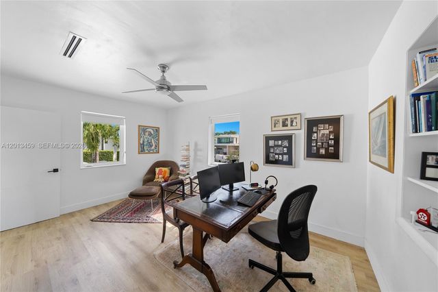 1281 S Venetian Way, Miami, FL 33139