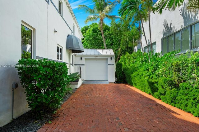 1281 S Venetian Way, Miami, FL 33139
