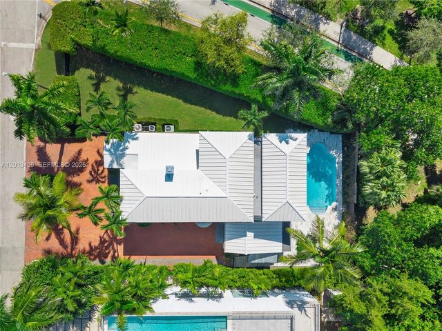 1281 S Venetian Way, Miami, FL 33139