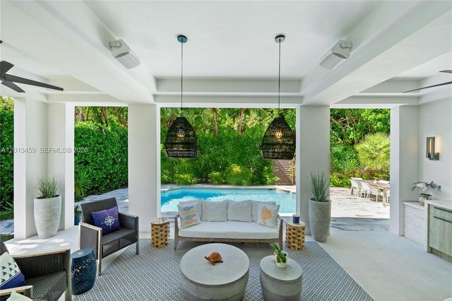 1281 S Venetian Way, Miami, FL 33139