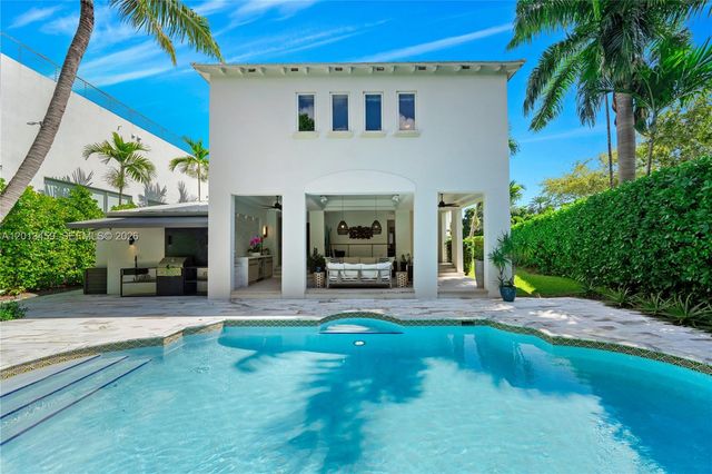 1281 S Venetian Way, Miami, FL 33139