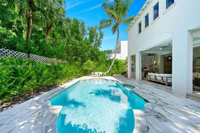 1281 S Venetian Way, Miami, FL 33139