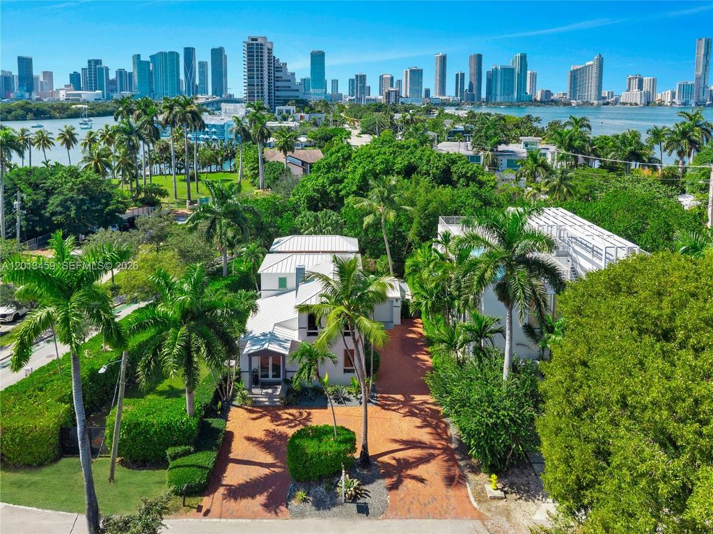 1281 S Venetian Way, Miami, FL 33139
