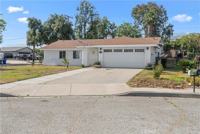 2764 Mirada, Highland, CA 92346