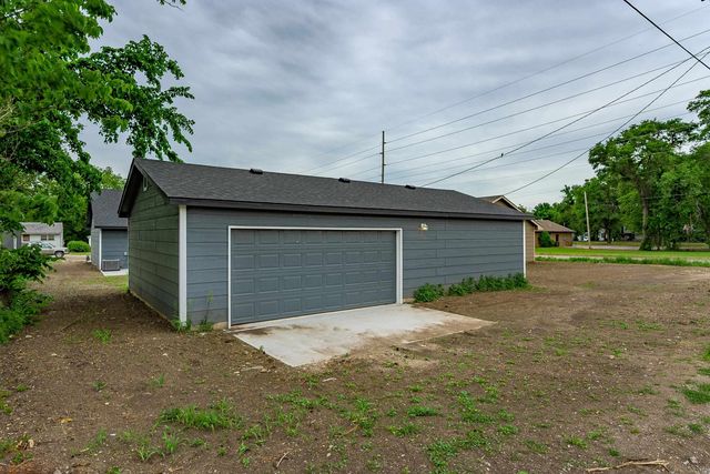 703 N Washington St, El Dorado, KS 67042