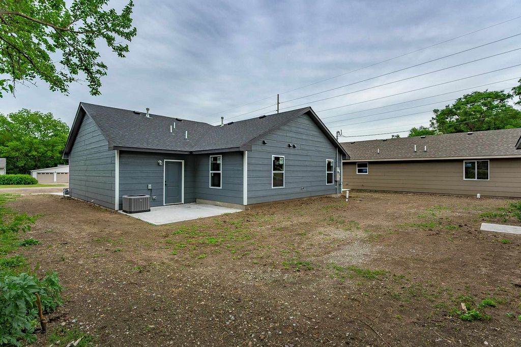 703 N Washington St, El Dorado, KS 67042