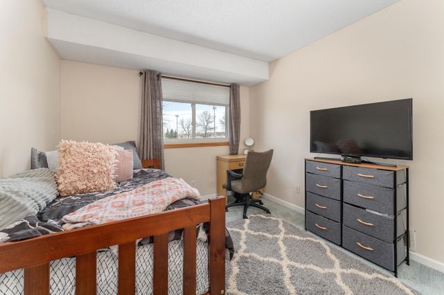 11911 71st Avenue N, Maple Grove, MN 55369