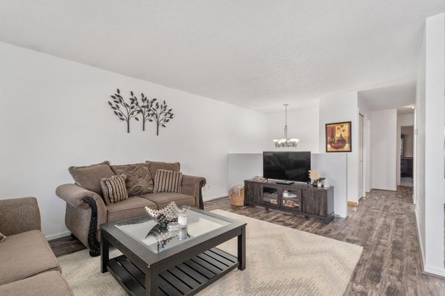 11911 71st Avenue N, Maple Grove, MN 55369