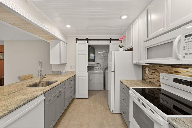 1207 13TH CIRCLE SE 7, Largo, FL 33771