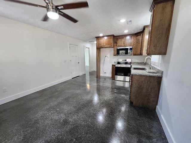 221 Pine Lick Estates Dr, Whitleyville, TN 38588