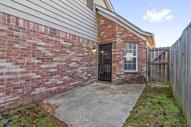 5877 HICKORY COMMONS LN, Memphis, TN 38141