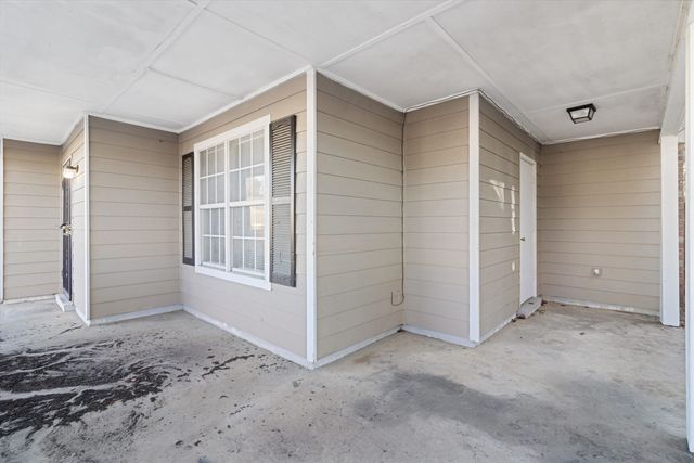 5877 HICKORY COMMONS LN, Memphis, TN 38141