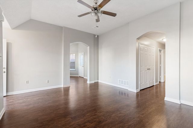 5877 HICKORY COMMONS LN, Memphis, TN 38141