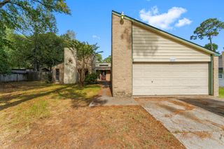516 Chateau Woods Parkway Drive, Conroe, TX 77385