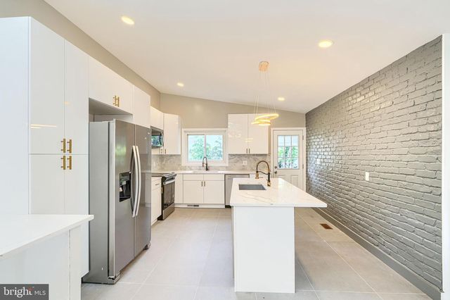 6200 IVYMOUNT RD, Baltimore, MD 21209