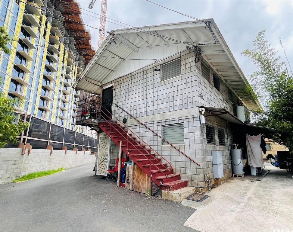 2550 Date Street, Honolulu, HI 96826