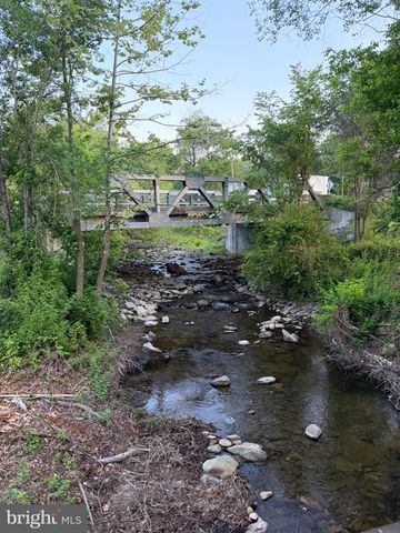 22 WATER ST, Sperryville, VA 22740