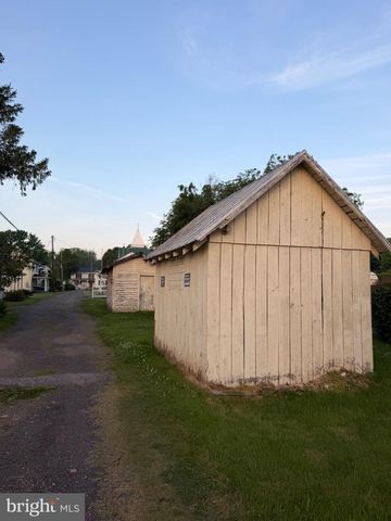 22 WATER ST, Sperryville, VA 22740