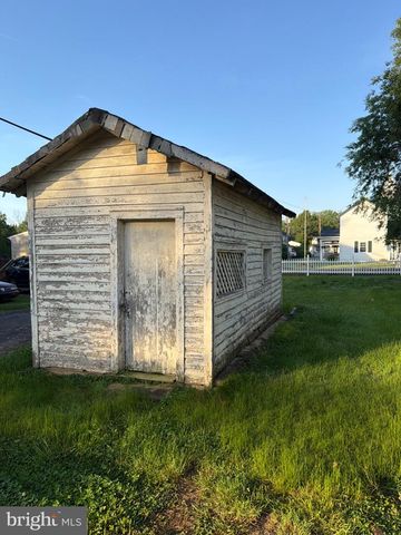 22 WATER ST, Sperryville, VA 22740