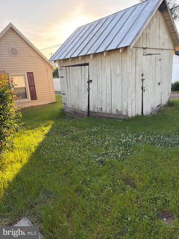 22 WATER ST, Sperryville, VA 22740