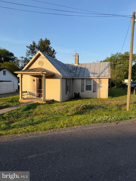 22 WATER ST, Sperryville, VA 22740