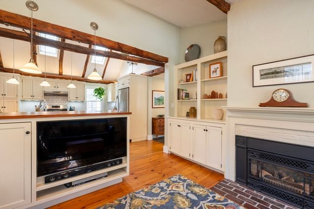 274 South St, Medfield, MA 02052