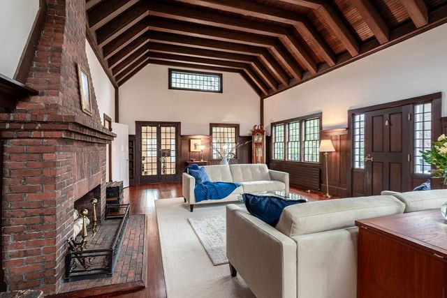 274 South St, Medfield, MA 02052