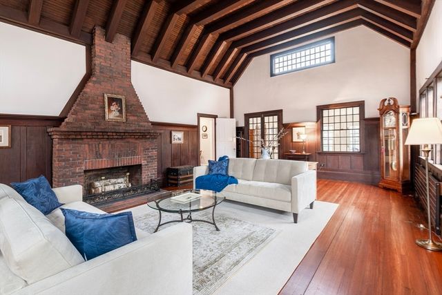 274 South St, Medfield, MA 02052