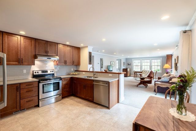 274 South St, Medfield, MA 02052