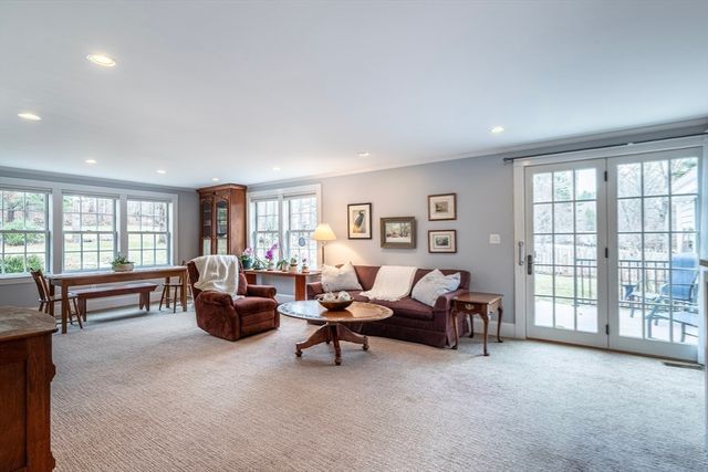 274 South St, Medfield, MA 02052