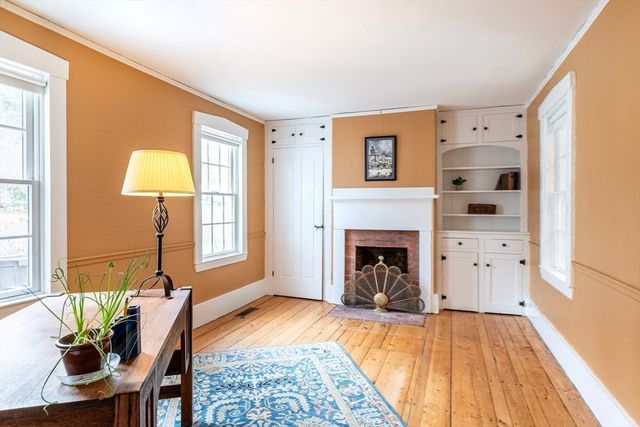 274 South St, Medfield, MA 02052