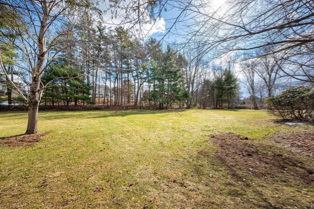 274 South St, Medfield, MA 02052