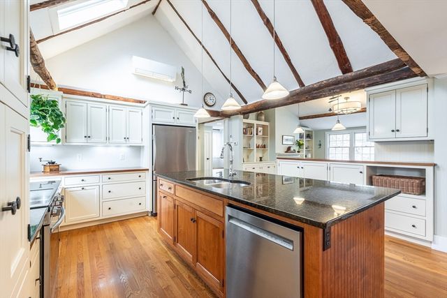 274 South St, Medfield, MA 02052