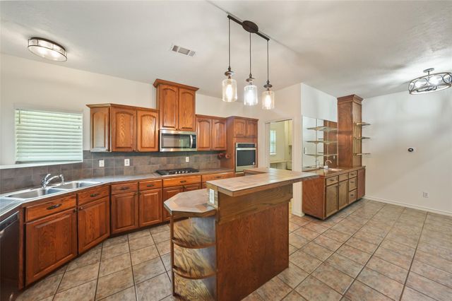 416 Augusta Drive, Huntsville, TX 77340