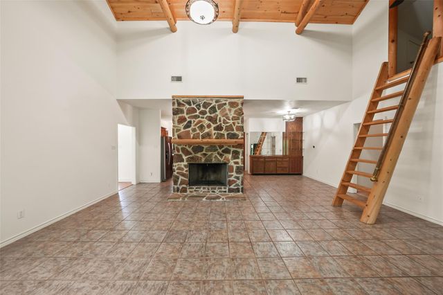 416 Augusta Drive, Huntsville, TX 77340