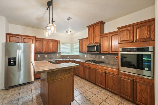 416 Augusta Drive, Huntsville, TX 77340