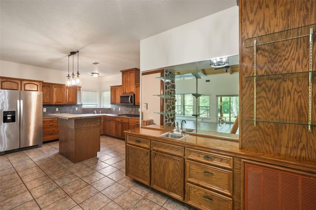 416 Augusta Drive, Huntsville, TX 77340