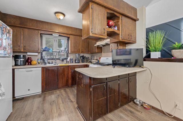 323 N Covington St, Wichita, KS 67212