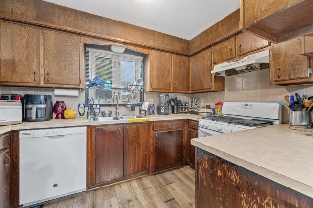 323 N Covington St, Wichita, KS 67212
