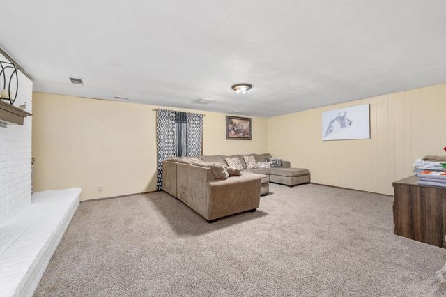323 N Covington St, Wichita, KS 67212
