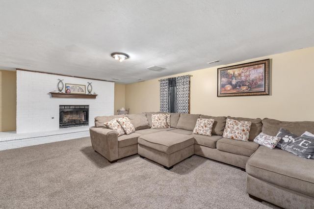323 N Covington St, Wichita, KS 67212