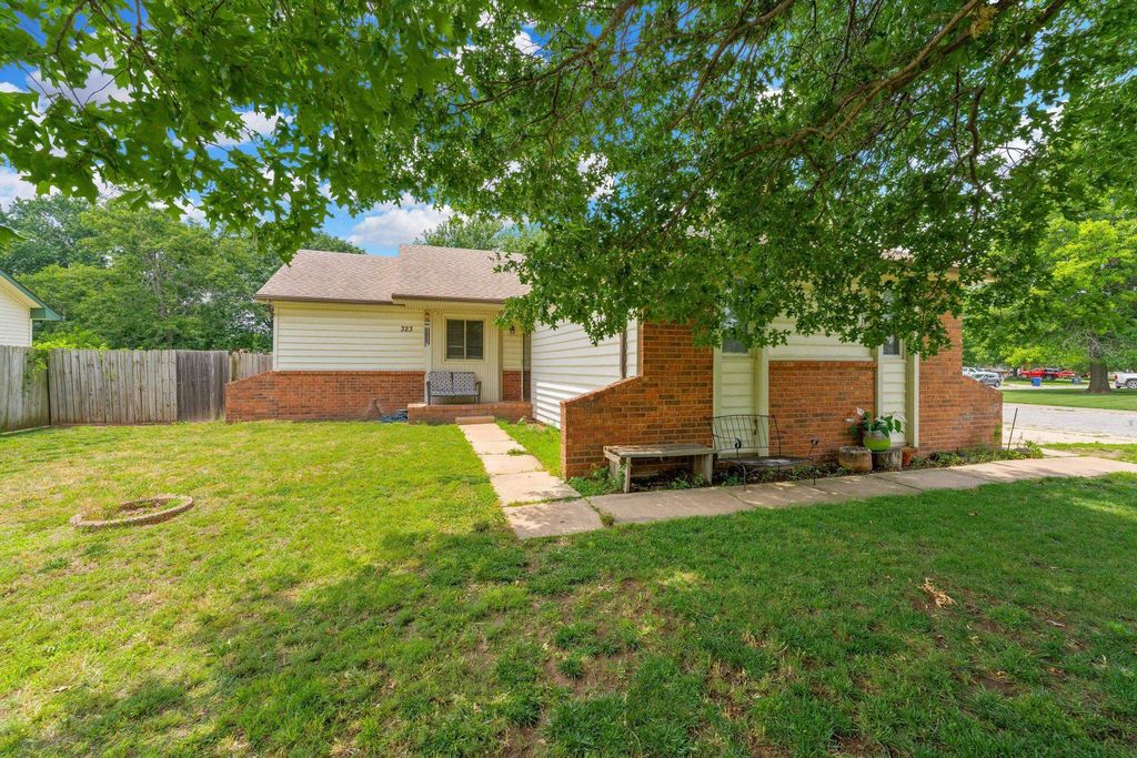 323 N Covington St, Wichita, KS 67212