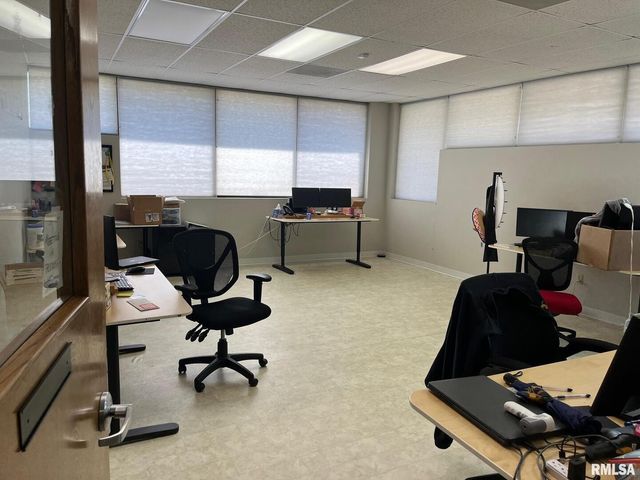 5217 GRAND Avenue, Davenport, IA 52807