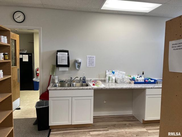 5217 GRAND Avenue, Davenport, IA 52807