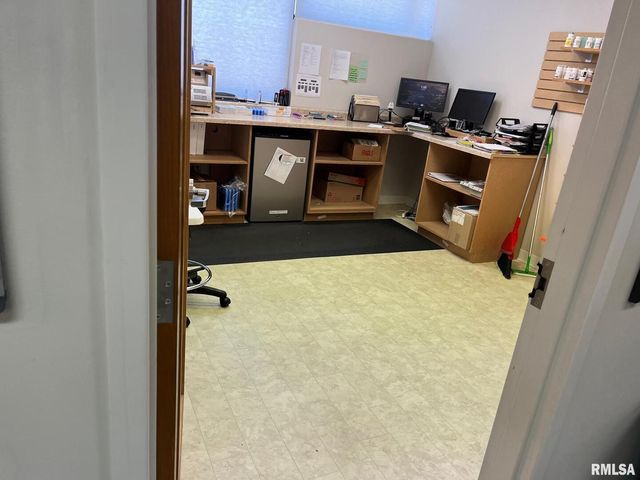 5217 GRAND Avenue, Davenport, IA 52807