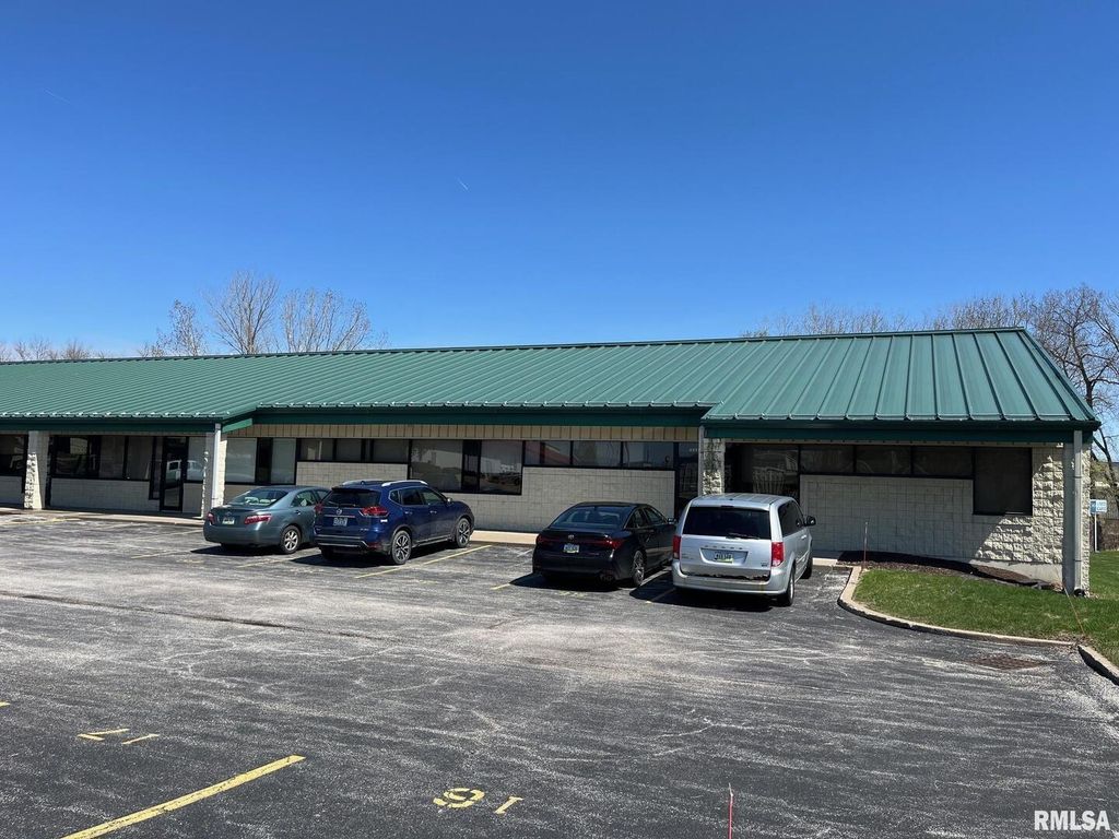 5217 GRAND Avenue, Davenport, IA 52807